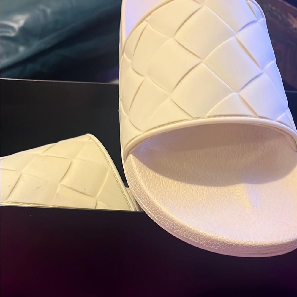 Cream Quilted Slide Sandals for Casual Comfort